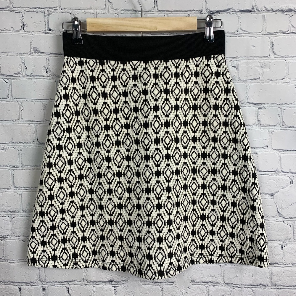 💋 Gilli Black & White Skirt - Small